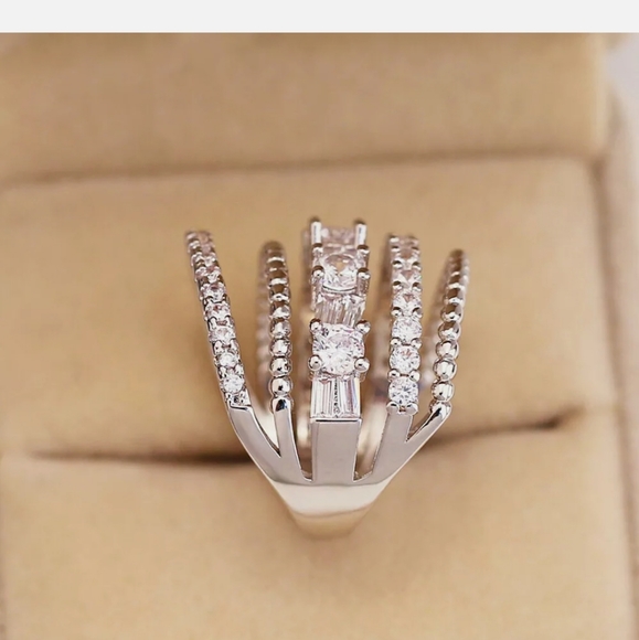 ♡New sterling silver white sapphire ring - Picture 2 of 4